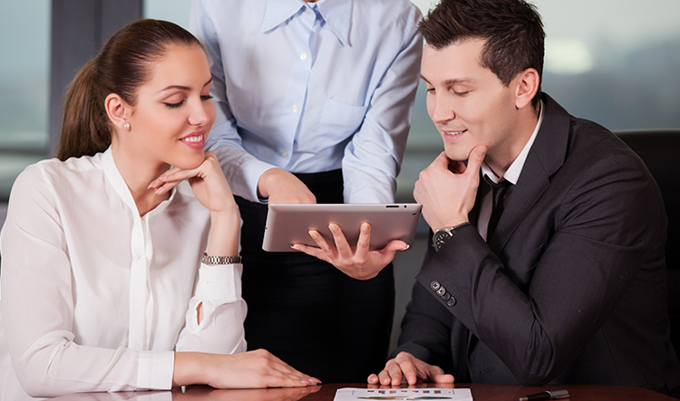 k&ouml;nyvelő v&aacute;lt&aacute;s