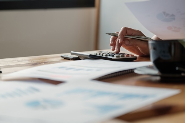 Ha k&ouml;nyvelőv&aacute;lt&aacute;son t&ouml;ri a fej&eacute;t...